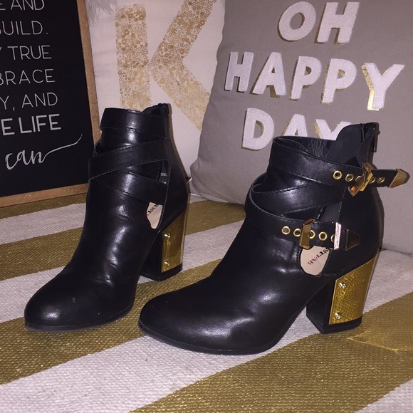 JustFab Shoes - Black Leather Booties!